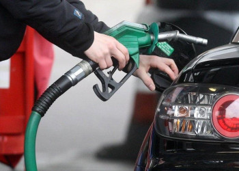 Consumidores denunciam venda de gasolina a R$ 7,35 em Teresina e Procon fiscaliza postos